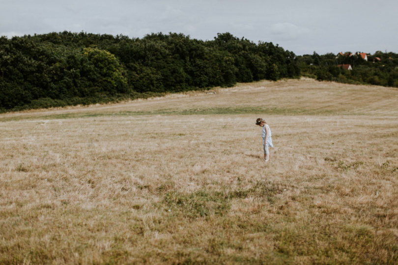 Un mariage simple, champêtre et fleuri - A découvrir sur la mariée aux pieds nus - Photos : Pinewood Weddings