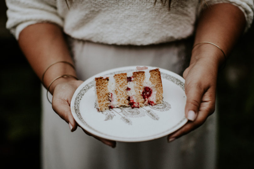 Un mariage simple, champêtre et fleuri - A découvrir sur la mariée aux pieds nus - Photos : Pinewood Weddings