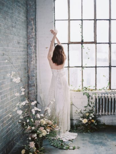 Découvrez sur le blog mariage www.lamarieeauxpiedsnus.com la collection 2017 de robes de mariée de Truvelle - Modele : Abbott