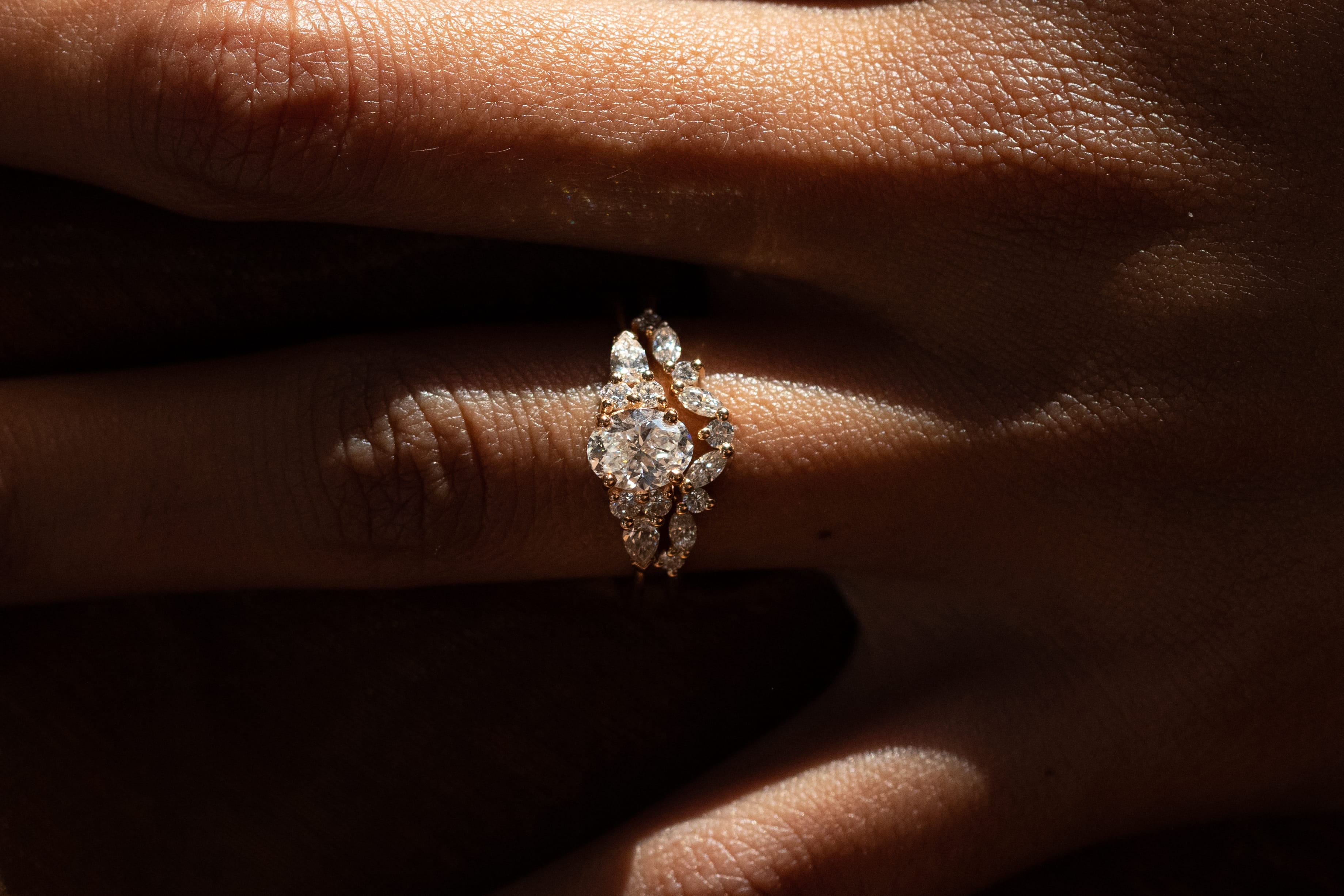 Leila Buecher - Joaillerie - Alliances et bagues de fiançailles - Blog mariage : La mariée aux pieds nus