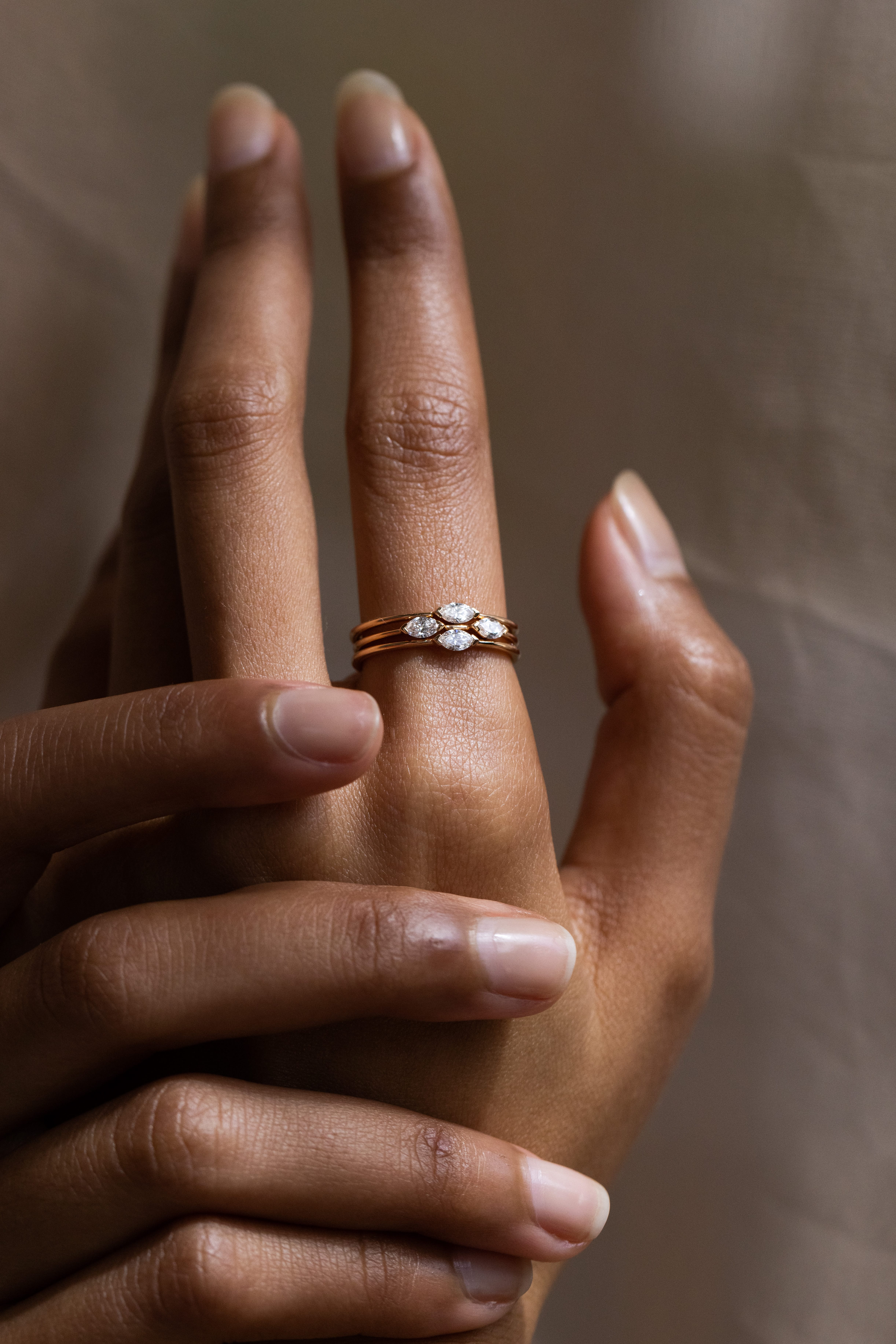 Leila Buecher - Joaillerie - Alliances et bagues de fiançailles - Blog mariage : La mariée aux pieds nus