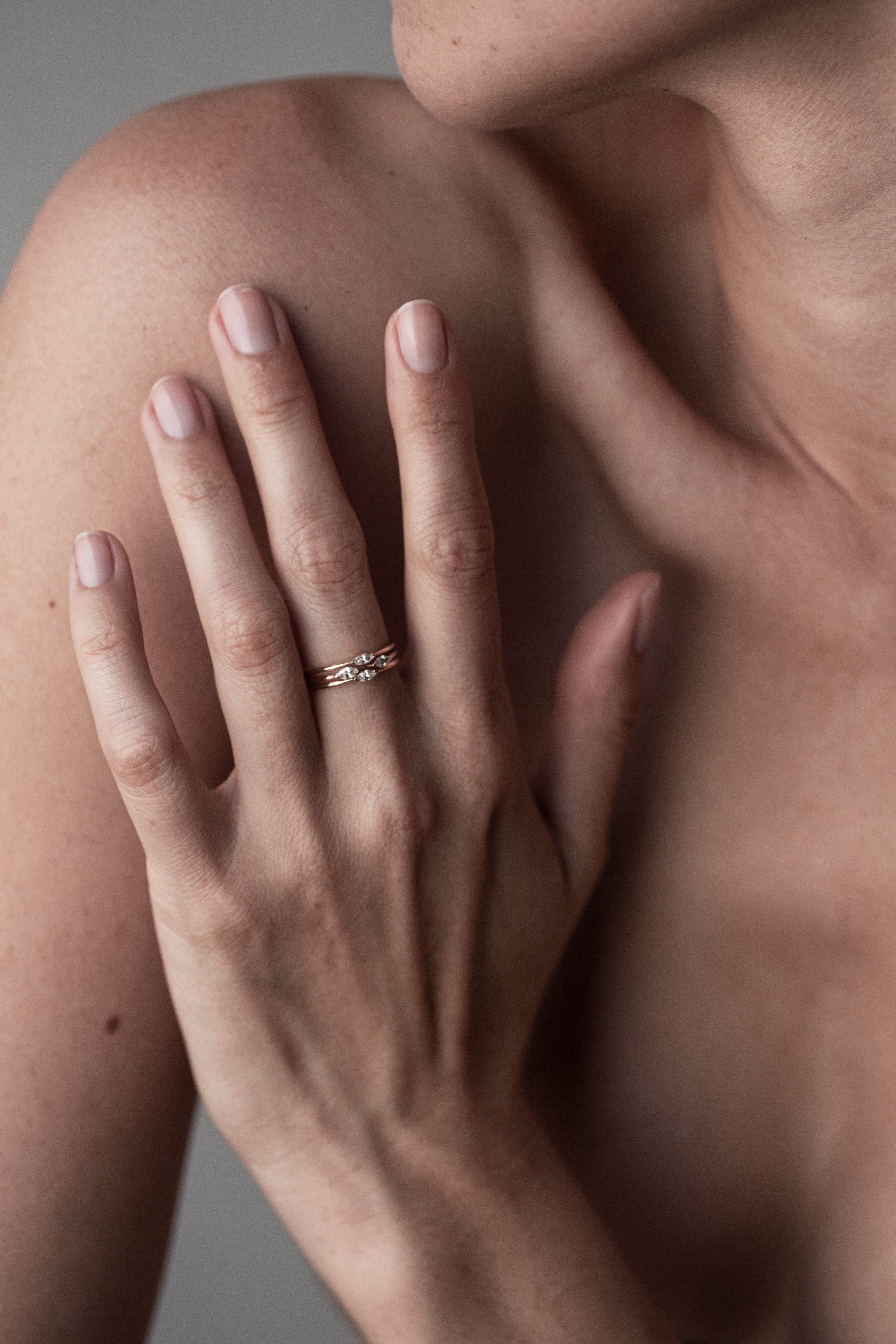 Leila Buecher - Joaillerie - Alliances et bagues de fiançailles - Blog mariage : La mariée aux pieds nus