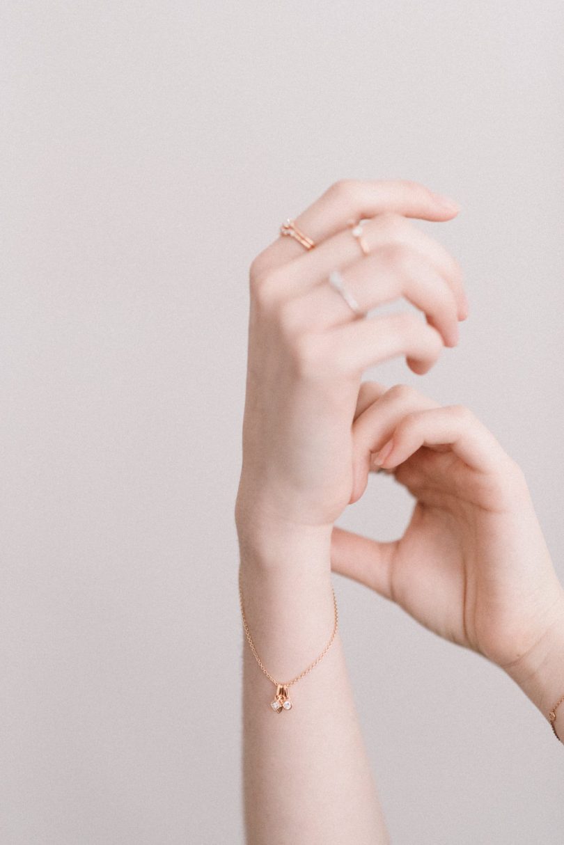 Leila Buecher - Joaillerie contemporaine - Photos : Chloé Lapeyssonnie - Blog mariage : La mariée aux pieds nus