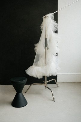 Maison Sabben - Accessoires de mariée - Collection 2023 - Photos : Chloé Lapeyssonnie - DA : Studio Quotidien - Blog mariage : La mariée aux pieds nus
