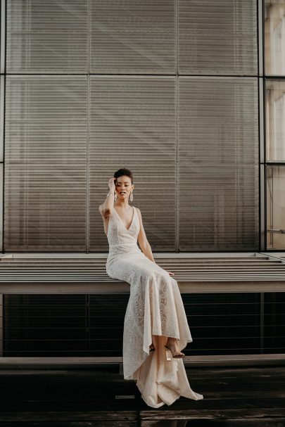 Manon Gontero - Robes de mariée - Collection voiles de mariée brodés - Photos : The Quirky - Blog mariage : La mariée aux pieds nus