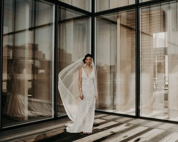 Manon Gontero - Robes de mariée - Collection voiles de mariée brodés - Photos : The Quirky - Blog mariage : La mariée aux pieds nus