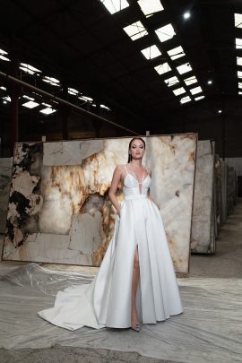 Manon Gontero - Robes de mariée - Collection 2024 - Blog mariage : La mariée aux pieds nus