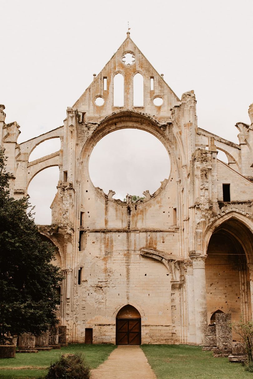 Un mariage à l'Abbaye de Longpont dans l'Aisne - Photos et film : Alchemia Wedding - Blog mariage : La mariée aux pieds nus