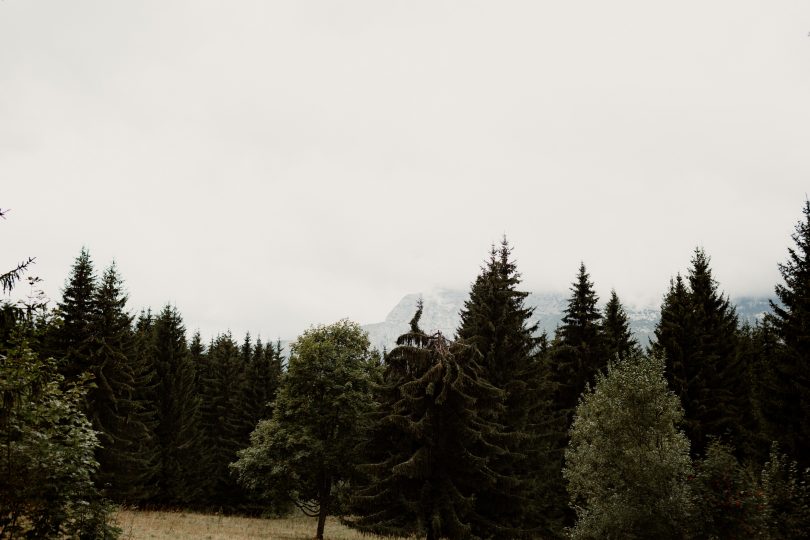 Un mariage atypique, coloré et en petit comité en Haute-Savoie - Photos : Amandine Marque - Blog mariage : La mariée aux pieds nus