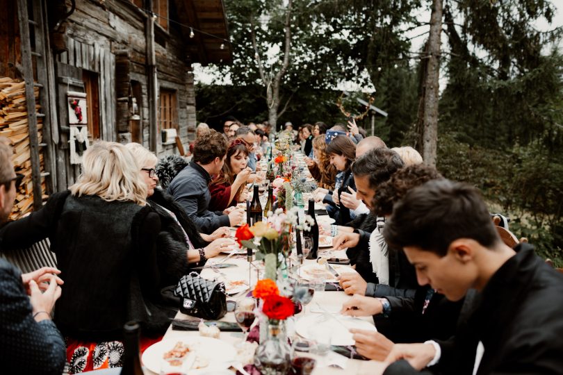 Un mariage atypique, coloré et en petit comité en Haute-Savoie - Photos : Amandine Marque - Blog mariage : La mariée aux pieds nus