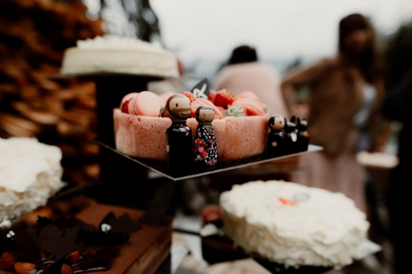 Un mariage atypique, coloré et en petit comité en Haute-Savoie - Photos : Amandine Marque - Blog mariage : La mariée aux pieds nus