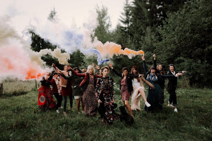 Un mariage atypique, coloré et en petit comité en Haute-Savoie - Photos : Amandine Marque - Blog mariage : La mariée aux pieds nus