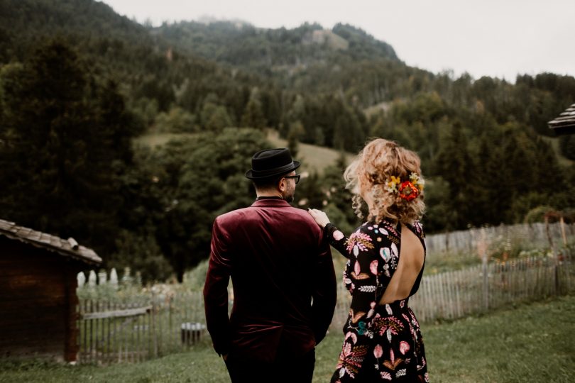 Un mariage atypique, coloré et en petit comité en Haute-Savoie - Photos : Amandine Marque - Blog mariage : La mariée aux pieds nus