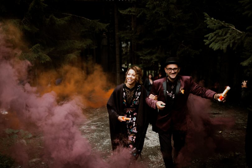 Un mariage atypique, coloré et en petit comité en Haute-Savoie - Photos : Amandine Marque - Blog mariage : La mariée aux pieds nus