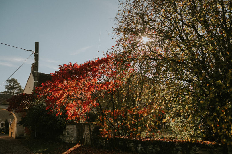 Un mariage en automne en Bourgogne au Domaine du Bouloy - A découvrir sur le blog mariage www.lamarieeauxpiedsnus.com - Photos : Benjamin Le Du