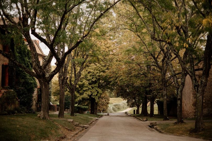 Un mariage en automne au Château Sainte Roseline aux Arcs sur Argens dans le Var - Photos : Dall'k - Blog mariage : La mariée aux pieds nus