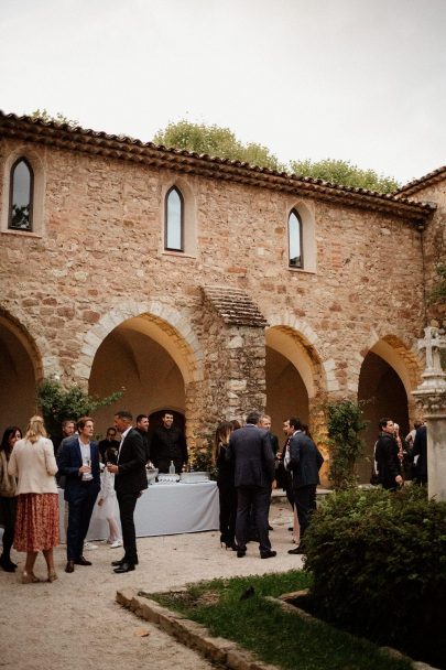 Un mariage en automne au Château Sainte Roseline aux Arcs sur Argens dans le Var - Photos : Dall'k - Blog mariage : La mariée aux pieds nus