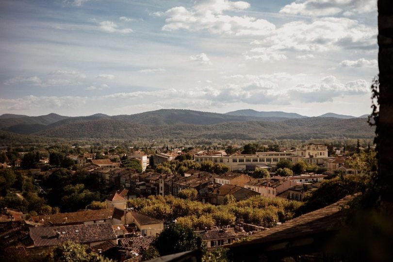 Un mariage en automne au Château Sainte Roseline aux Arcs sur Argens dans le Var - Photos : Dall'k - Blog mariage : La mariée aux pieds nus