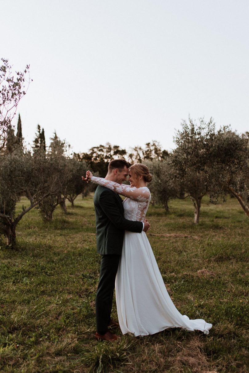 Un mariage en automne au Mas d'Arvieux en Provence - Photos : Soulpics - Blog mariage : La mariée aux pieds nus