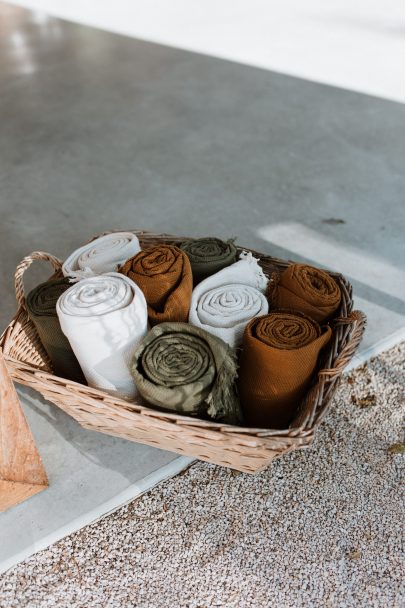 Un mariage en automne au Mas d'Arvieux en Provence - Photos : Soulpics - Blog mariage : La mariée aux pieds nus