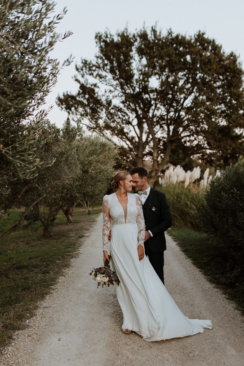 Un mariage en automne au Mas d'Arvieux en Provence - Photos : Soulpics - Blog mariage : La mariée aux pieds nus