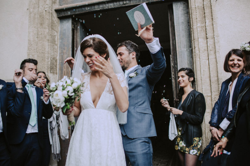 Un mariage en vert et blanc au Domaine de Blanche Fleur près d'Avignon - A découvrir sur le blog mariage www.lamarieeauxpiedsnus.com - Photos : Lorenzo Accardi