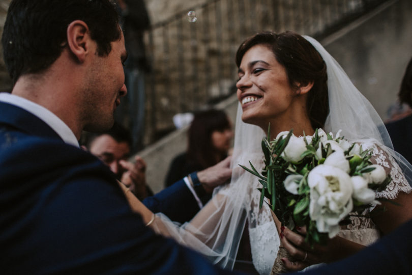 Un mariage en vert et blanc au Domaine de Blanche Fleur près d'Avignon - A découvrir sur le blog mariage www.lamarieeauxpiedsnus.com - Photos : Lorenzo Accardi