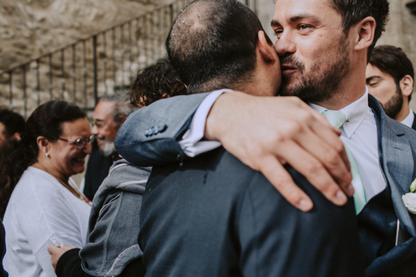 Un mariage en vert et blanc au Domaine de Blanche Fleur près d'Avignon - A découvrir sur le blog mariage www.lamarieeauxpiedsnus.com - Photos : Lorenzo Accardi