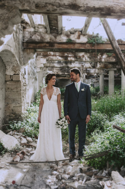 Un mariage en vert et blanc au Domaine de Blanche Fleur près d'Avignon - A découvrir sur le blog mariage www.lamarieeauxpiedsnus.com - Photos : Lorenzo Accardi