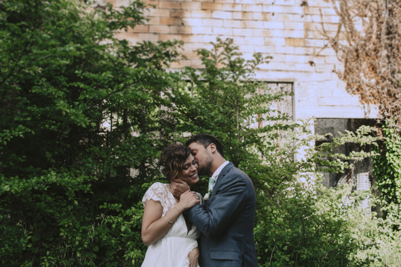 Un mariage en vert et blanc au Domaine de Blanche Fleur près d'Avignon - A découvrir sur le blog mariage www.lamarieeauxpiedsnus.com - Photos : Lorenzo Accardi