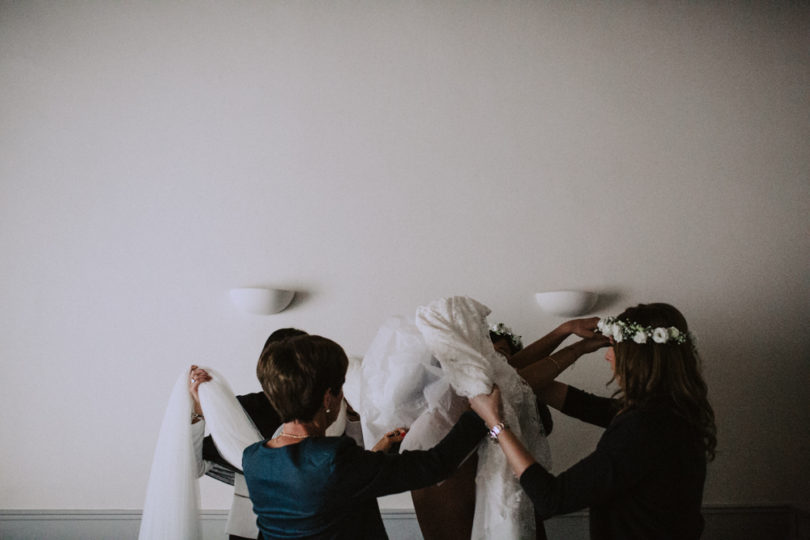 Un mariage en vert et blanc au Domaine de Blanche Fleur près d'Avignon - A découvrir sur le blog mariage www.lamarieeauxpiedsnus.com - Photos : Lorenzo Accardi