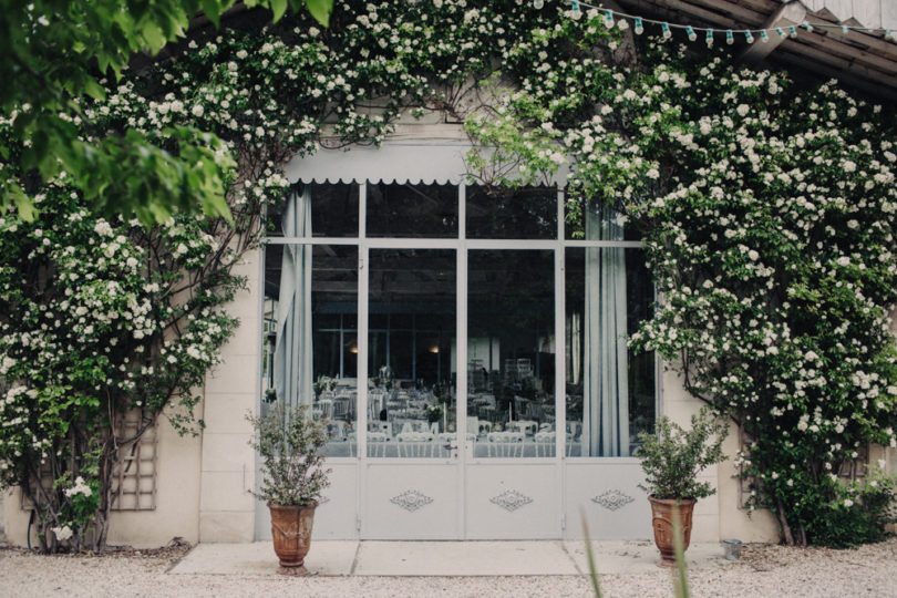 Un mariage en vert et blanc au Domaine de Blanche Fleur près d'Avignon - A découvrir sur le blog mariage www.lamarieeauxpiedsnus.com - Photos : Lorenzo Accardi