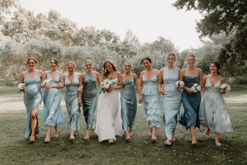 Un mariage en bleu à la Bastide d'Astres en Provence - Photos : Clarisse et Johan - Blog mariage : La mariée aux pieds nus