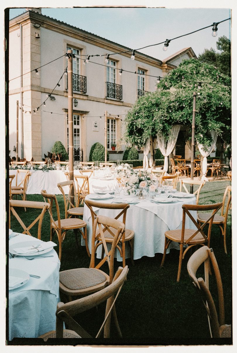 Un mariage en bleu à la Bastide d'Astres en Provence - Photos : Clarisse et Johan - Blog mariage : La mariée aux pieds nus
