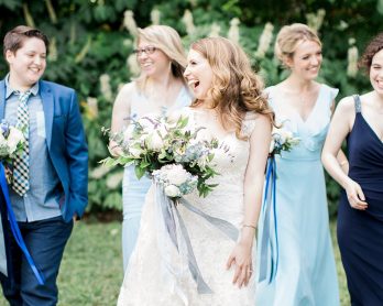 Une sélection shopping de tenues d'invitées pour un mariage en bleu - La mariée aux pieds nus