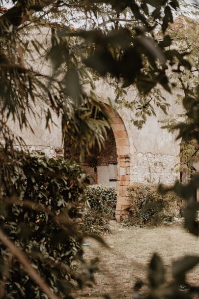 Un mariage bohème et végétal dans le Béarn - Photos : Patricia Hendrychova-Estanguet - Blog mariage : La mariée aux pieds nus