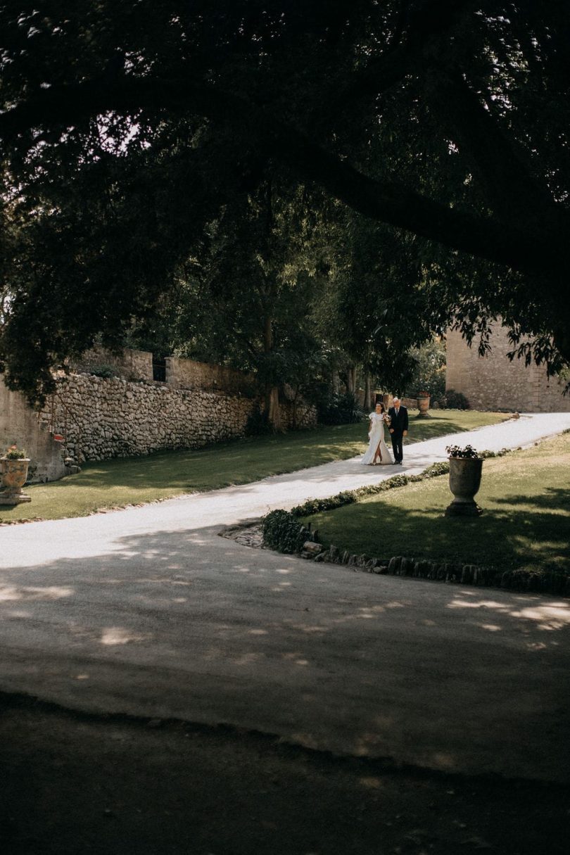 Un mariage bohème au Chateau de la Barben en Provence - Photos : Gwendoline Noir - Blog mariage : La mariée aux pieds nus