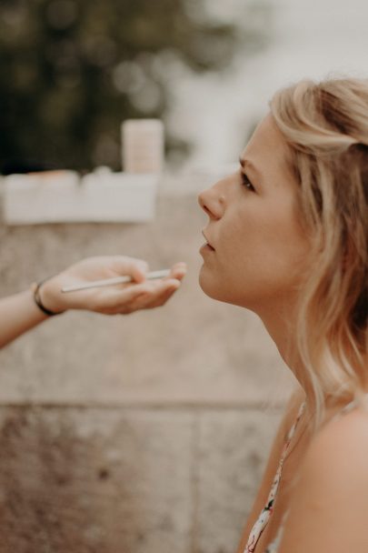 Un mariage bohème au Château de Theon en Charente Maritime - Photos : Baptiste Hauville- Wedding planner : Sparkly Agency - Blog mariage : La mariée aux pieds nus