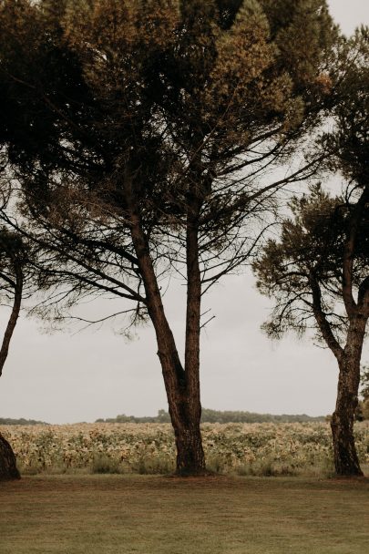 Un mariage bohème au Château de Theon en Charente Maritime - Photos : Baptiste Hauville- Wedding planner : Sparkly Agency - Blog mariage : La mariée aux pieds nus