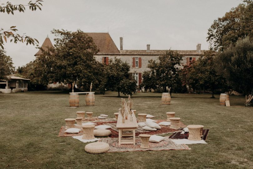 Un mariage bohème au Château de Theon en Charente Maritime - Photos : Baptiste Hauville- Wedding planner : Sparkly Agency - Blog mariage : La mariée aux pieds nus