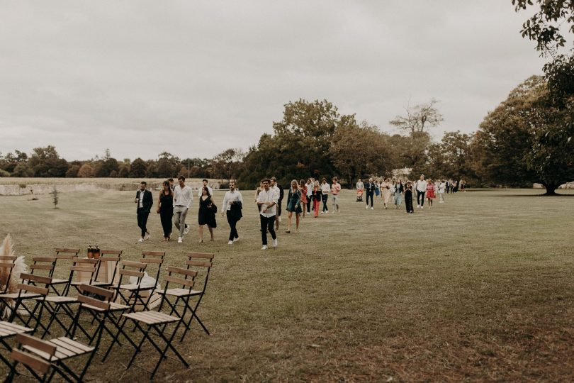 Un mariage bohème au Château de Theon en Charente Maritime - Photos : Baptiste Hauville- Wedding planner : Sparkly Agency - Blog mariage : La mariée aux pieds nus