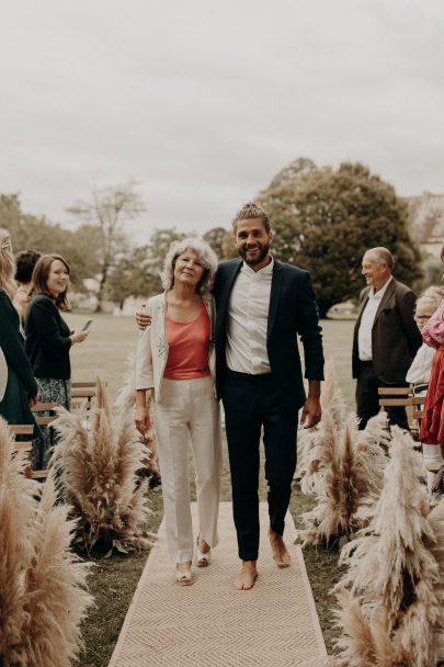 Un mariage bohème au Château de Theon en Charente Maritime - Photos : Baptiste Hauville- Wedding planner : Sparkly Agency - Blog mariage : La mariée aux pieds nus