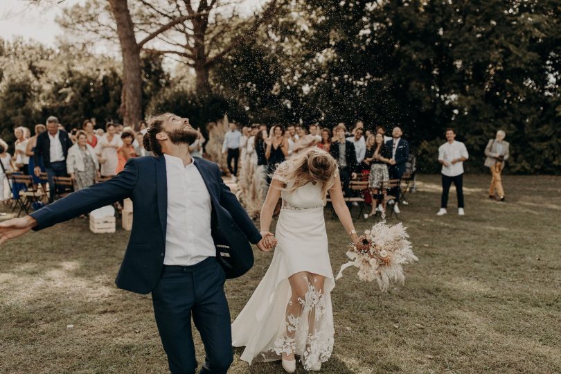 Un mariage bohème au Château de Theon en Charente Maritime - Photos : Baptiste Hauville- Wedding planner : Sparkly Agency - Blog mariage : La mariée aux pieds nus