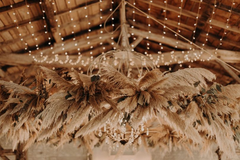 Un mariage bohème au Château de Theon en Charente Maritime - Photos : Baptiste Hauville- Wedding planner : Sparkly Agency - Blog mariage : La mariée aux pieds nus