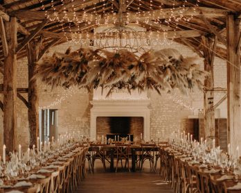 Un mariage bohème au Château de Theon en Charente Maritime - Photos : Baptiste Hauville- Wedding planner : Sparkly Agency - Blog mariage : La mariée aux pieds nus