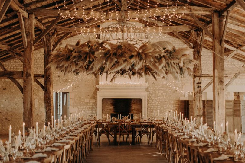 Un mariage bohème au Château de Theon en Charente Maritime - Photos : Baptiste Hauville- Wedding planner : Sparkly Agency - Blog mariage : La mariée aux pieds nus