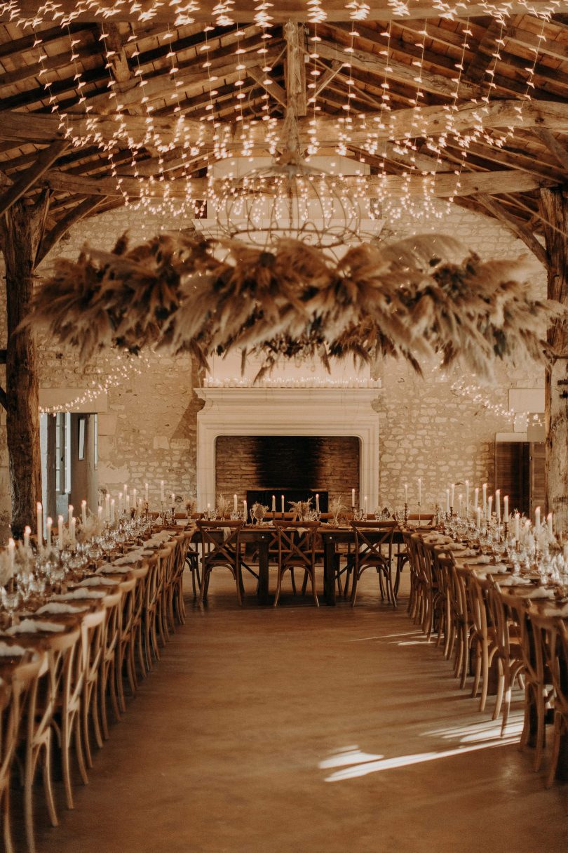 Un mariage bohème au Château de Theon en Charente Maritime - Photos : Baptiste Hauville- Wedding planner : Sparkly Agency - Blog mariage : La mariée aux pieds nus