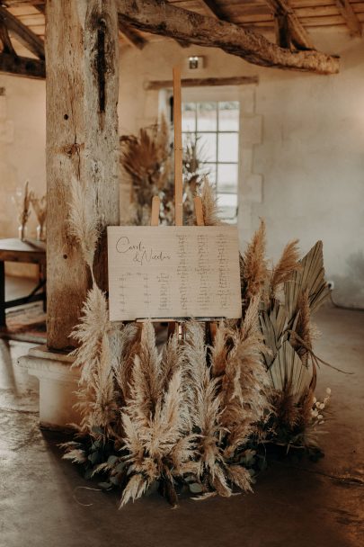 Un mariage bohème au Château de Theon en Charente Maritime - Photos : Baptiste Hauville- Wedding planner : Sparkly Agency - Blog mariage : La mariée aux pieds nus