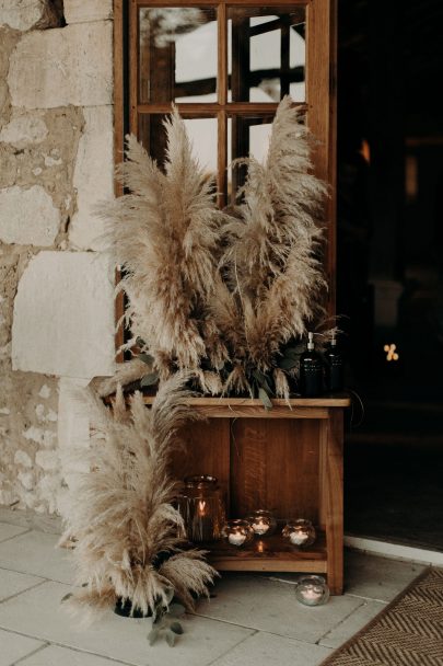 Un mariage bohème au Château de Theon en Charente Maritime - Photos : Baptiste Hauville- Wedding planner : Sparkly Agency - Blog mariage : La mariée aux pieds nus