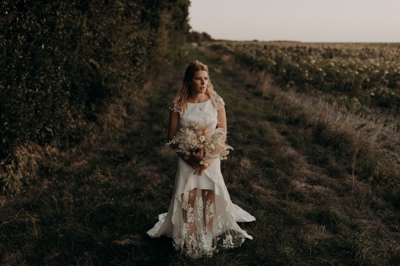 Un mariage bohème au Château de Theon en Charente Maritime - Photos : Baptiste Hauville- Wedding planner : Sparkly Agency - Blog mariage : La mariée aux pieds nus